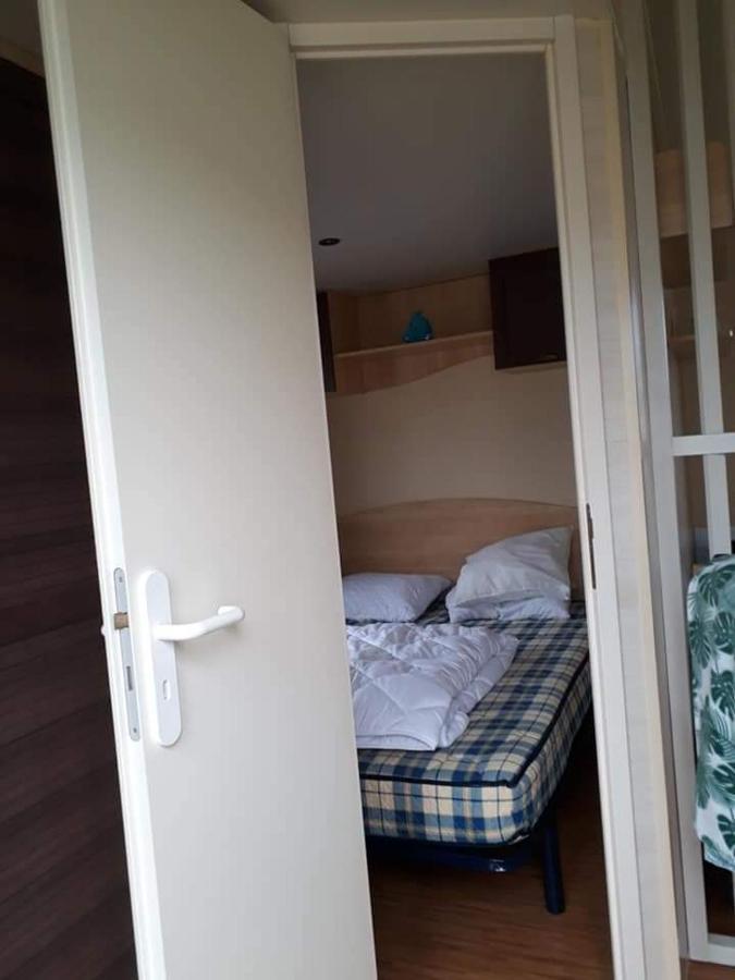 Stacaravan 4Pers In Bredene Met Eigen Tuintje 2449 Екстериор снимка