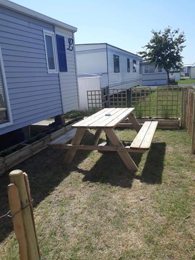 Stacaravan 4Pers In Bredene Met Eigen Tuintje 2449 Екстериор снимка